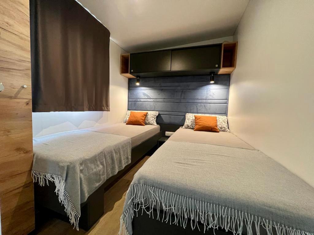 Villa Family Grand De Luxe Mobilhome Селце Екстер'єр фото