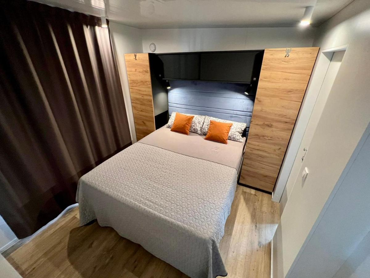 Villa Family Grand De Luxe Mobilhome Селце Екстер'єр фото