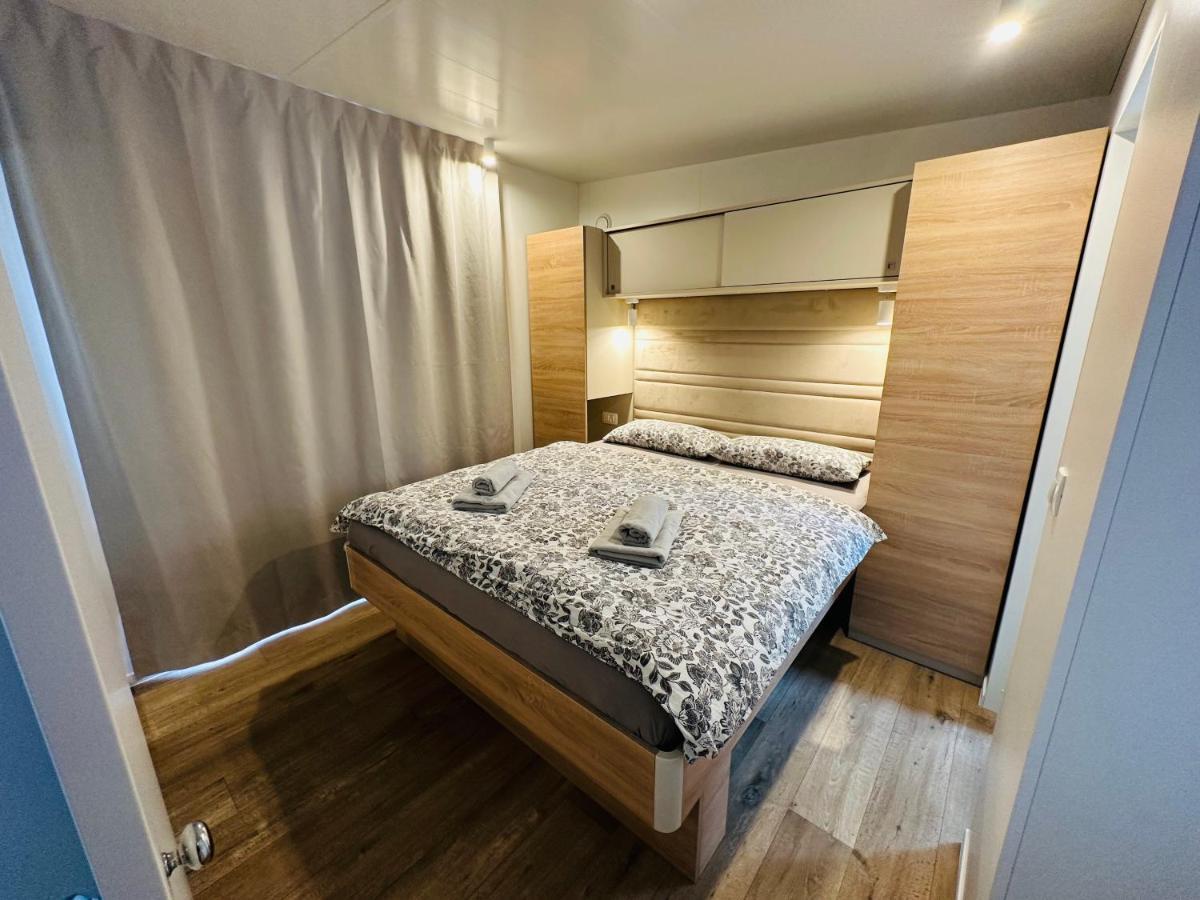 Villa Family Grand De Luxe Mobilhome Селце Екстер'єр фото